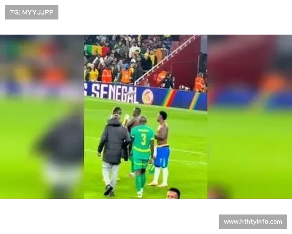 球员赛后交换球衣致敬对手，国际友谊成赛场亮点